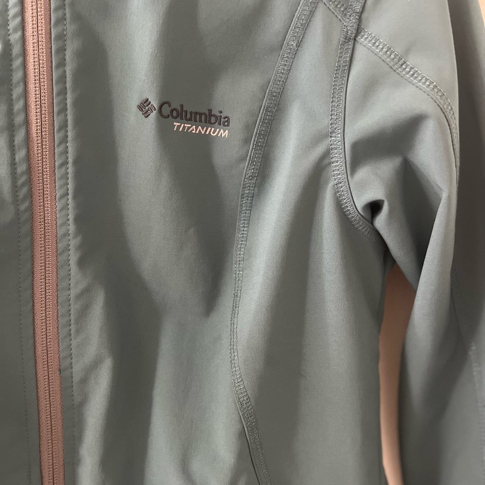 Columbia Titanium Women’s Jacket Size S Lightweight Wind & Water Resistant Blue - Picture 5 of 7